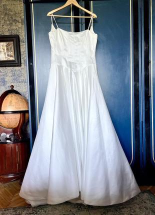 Плаття сукня весільна зі шлейфом атласна біла сукня