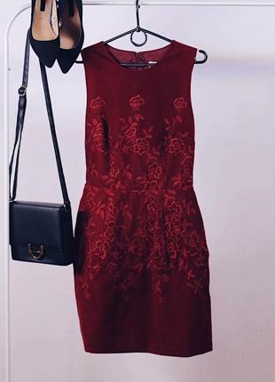 Красное бархатное платье, декорированное цветами asos