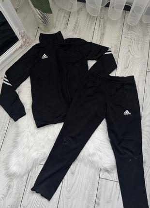 Спортивный костюм adidas