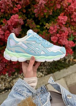 Кросівки в стилі asics