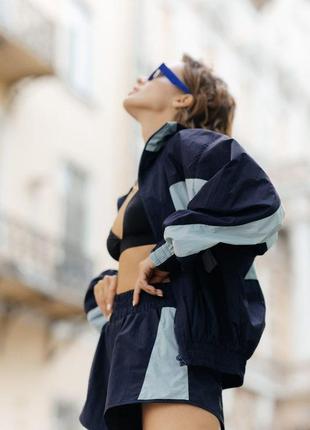 Жіночий молодіжний повсякденний костюм синього кольору в спортивному стилі для відпочинку тканина плащівка жатка