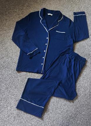 Качественная пижама темно синего цвета с белой окантовкой