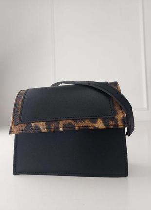 Женская сумочка-клатч с леопардовым принтом с двумя ремешками черная