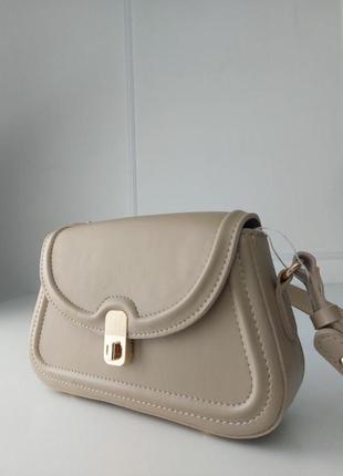 Жіноча сумочка крос-боді 15*24 см з клапаном з екошкіри з замком біла