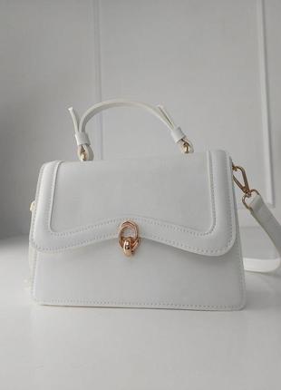 Женская сумочка кросс-боди на плечо 16*23 см с клапаном из эко кожи белая