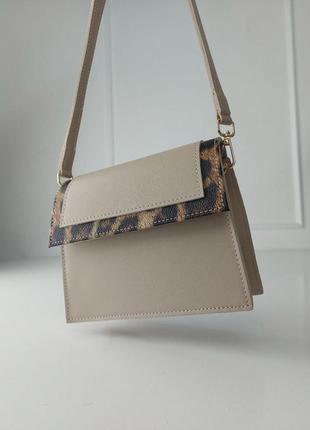 Женская сумка-клатч с леопардовым принтом с двумя ремешками бежевая