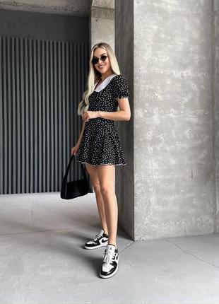 Платье в горошек с белым воротником