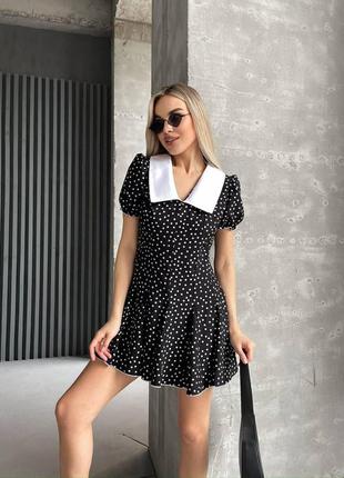 Платье в горошек с белым воротником