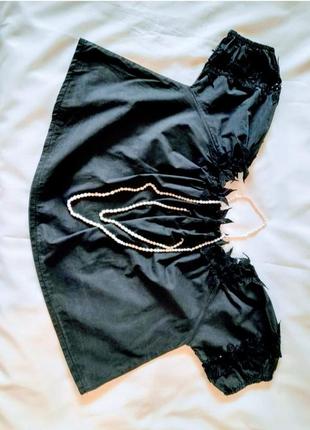 Блузка черного цвета с кружевом
