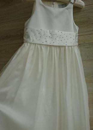 Нарядное белое платье 7-8л