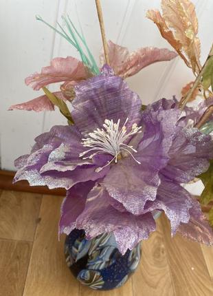 Бархатный цветок пуансеттия