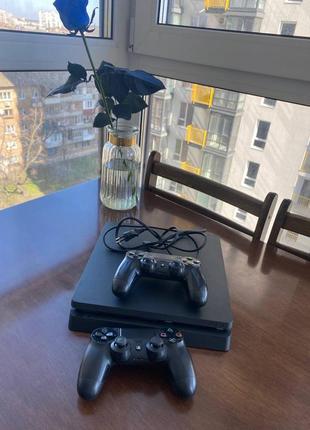 Playstation 4 slim
