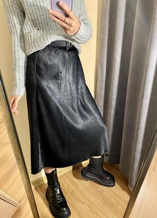 Сатиновая черная юбка