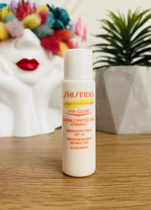 Оригинальный shiseido urban sunscreen with vitamin c легкий, невидимый ежедневный солнцезащитный крем