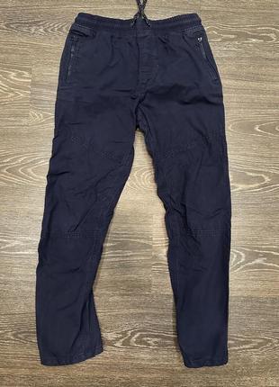 Легкие джинсы джогеры на резинке