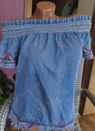 Коттоновая блуза с вышивкой