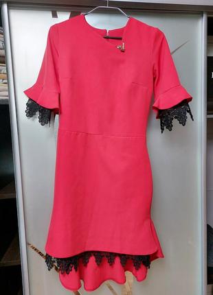 Женское платье нарядное б/у 42 красный