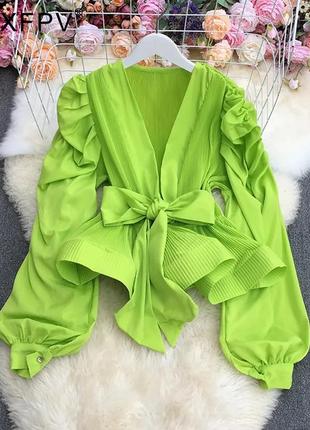 Яскрава салатова/зелена блузка блуза з красивими обʼємними рукавами