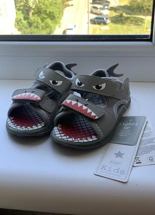 Босоніжки світяться,23 розміру