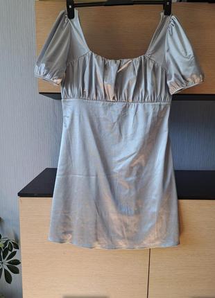 Короткое серебряное платье