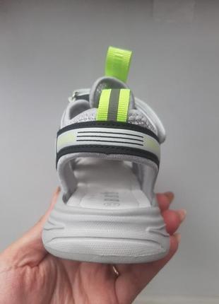 Босоніжки дитячі для хлопчика закриті сандалі сірі з салатовим на липучці5 фото