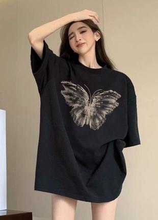 Оверсайз футболка з метеликом в корейському стилі
