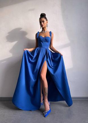 Синя сукня максі із чашечками та корсетним верхом