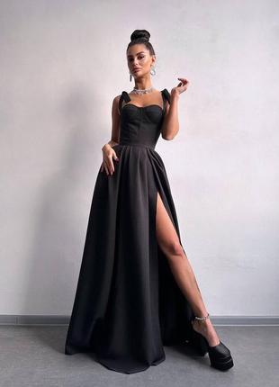 Чорні сукня максі із чашечками та корсетним верхом
