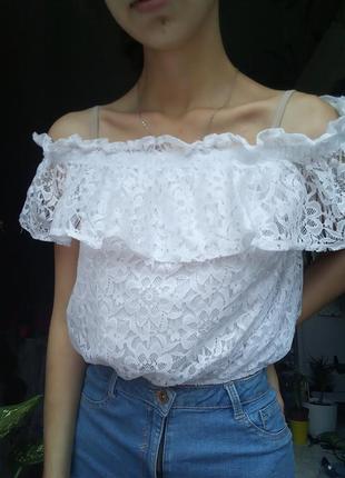 Білосніжна блузка з відкритими плечима, мереживна блузка, літня блуза, кроп топ блуза