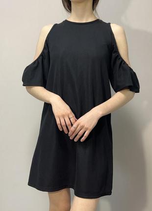 Черное платье мини от бренда zara