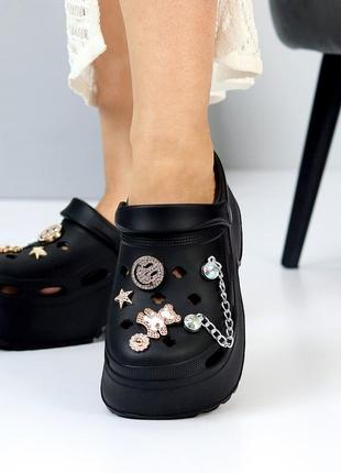 Круті легкі чорні сабо крокси із модним декором на платформі 21597