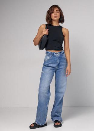 Жіночі джинси з декоративними розрізами на стегнах