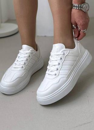 Білі кеди - кросівки