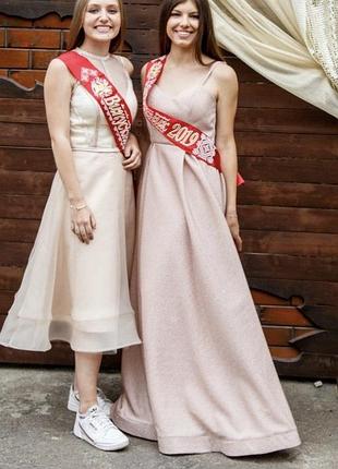 Довга рожева випускна сукня