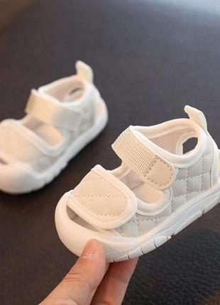 Детские босоножки на малышей