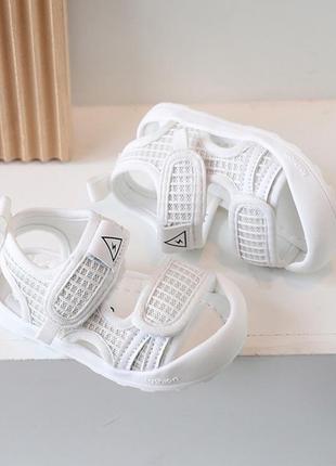 Босоніжки для дітей в описі дві ціни