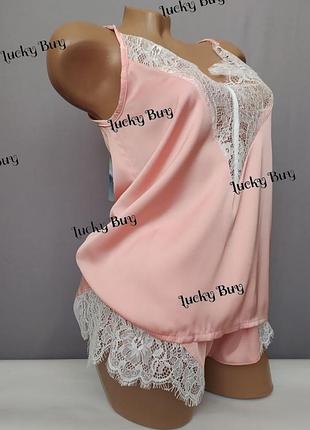 Розовая пижама с белым кружевом