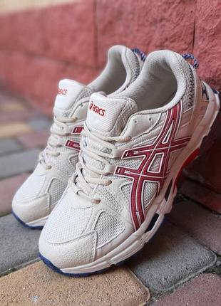 Asics gel-kahana 8 бежевые с красным и синим