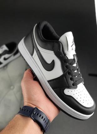 Женские кожаные кроссовки nike air jordan 1 low black white