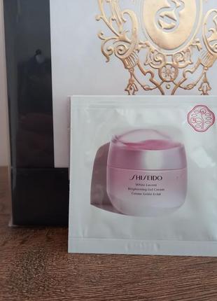 Shiseido
white lucent brightening gel cream
освітлюючий та зволожуючий крем проти пігментних плям