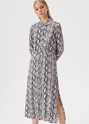 Длинное платье-рубашка sinsay в змеиный принт из натуральной ткани