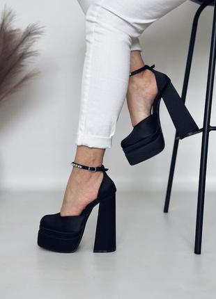 Жіночі атласні туфлі