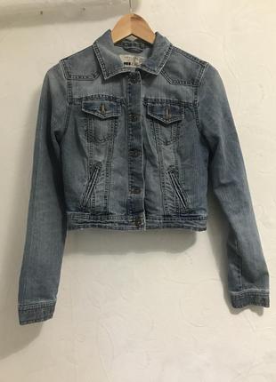 Укорочена джинсова куртка джинсівка