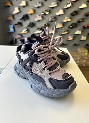 Кросівки для дівчат