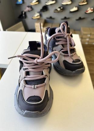 Кросівки для дівчат