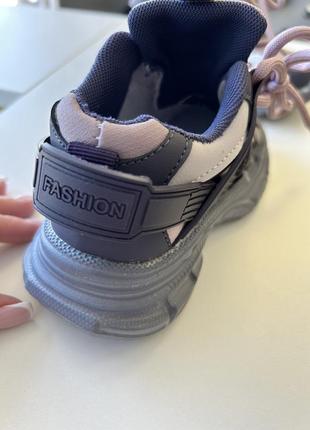 Кросівки для дівчат