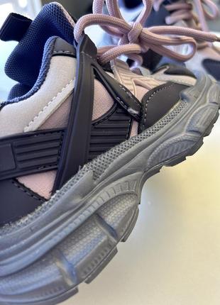 Кросівки для дівчат