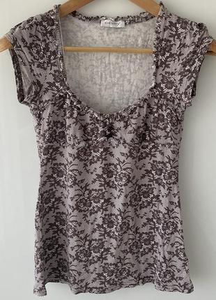 Бежево-коричневая стрейчевая блуза футболка orsay с рюшами