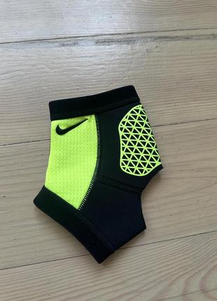 Бандаж, саппортер для голеностопа nike pro