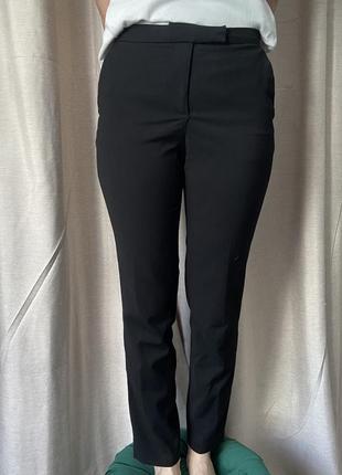 Легкие черные костюмные брюки h&m размер xs